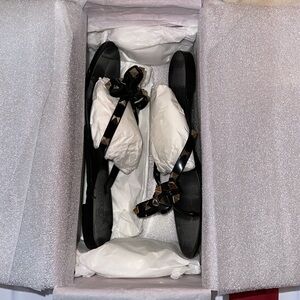 VALENTINO The Rockstud rubber flip flop - BLACK - original box and packaging